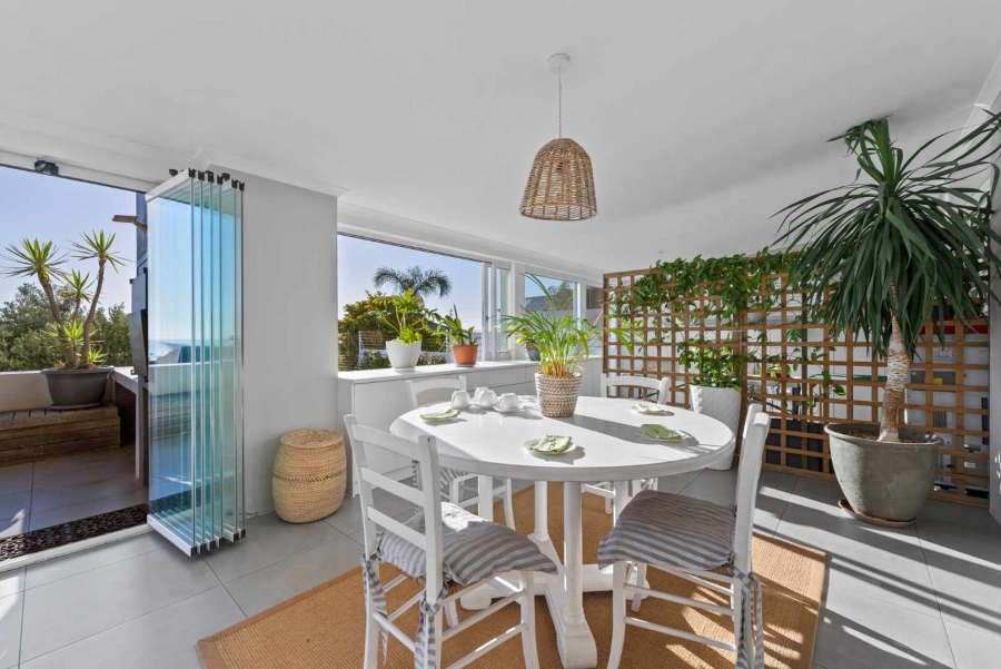 5 Bedroom Property for Sale in Green Point Western Cape